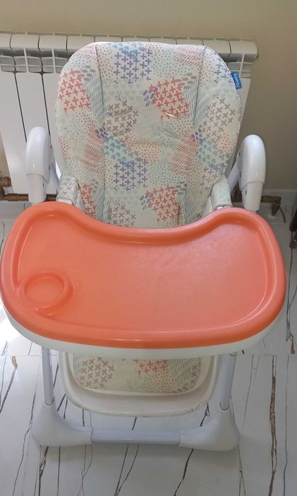 Дитячий столик для годування