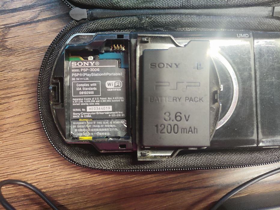 PSP 3006 +16гб игры +чехол Наруто +зарядка оригинал