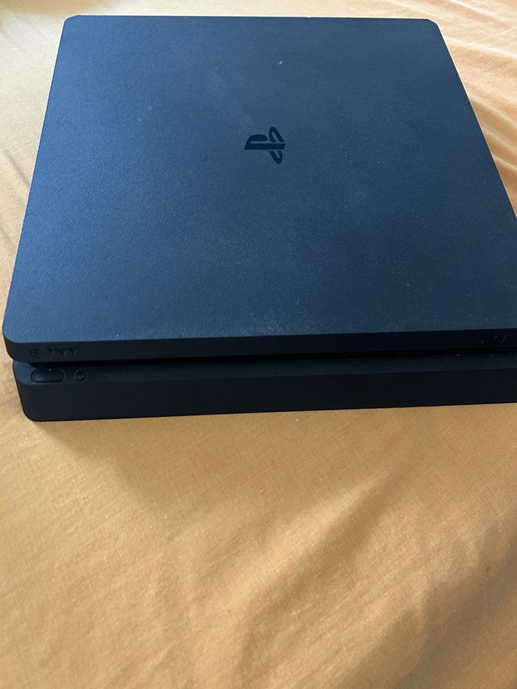 Vendo PS4 com comando original