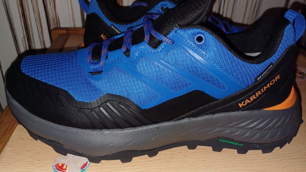 Продам кросівки 42р