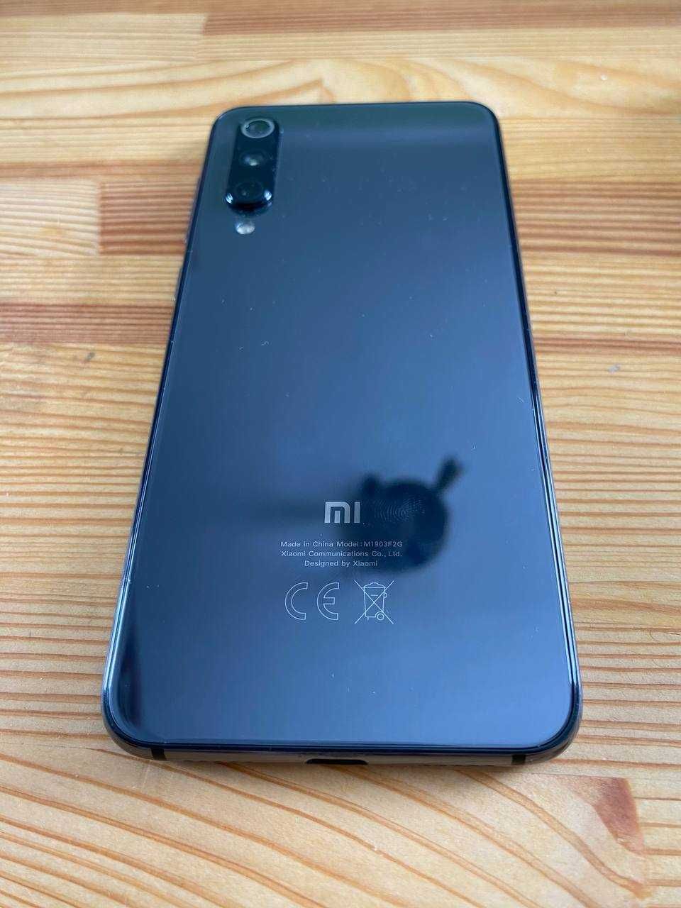Смартфон Xiaomi Mi 9 SE 6/64 Gb Dark Gray (Розбитий екран)
