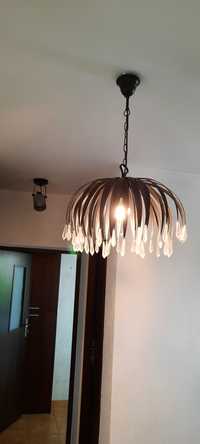 Lampa z metalo plastyki