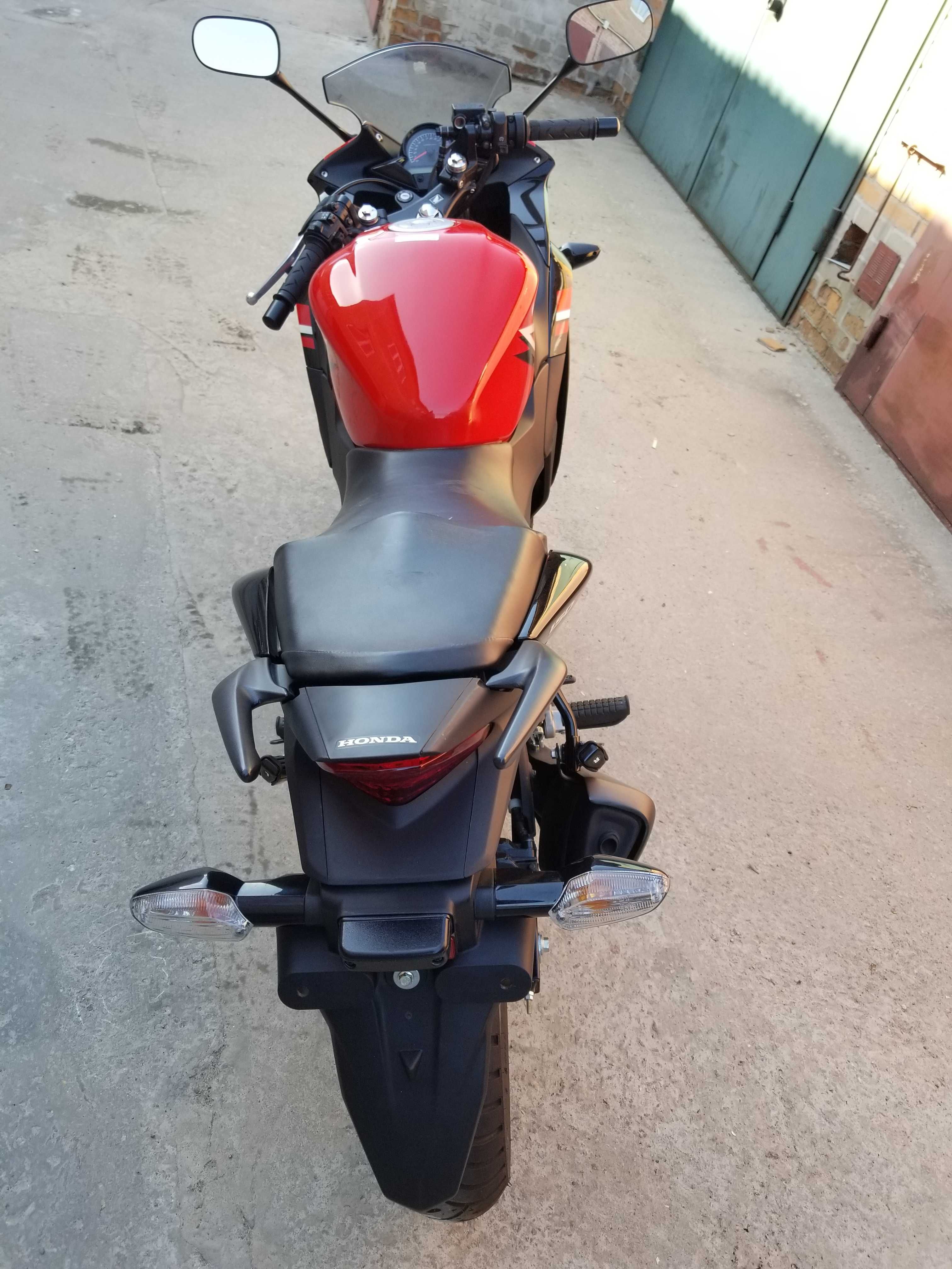 Мотоцикл Honda CBR 150 R
