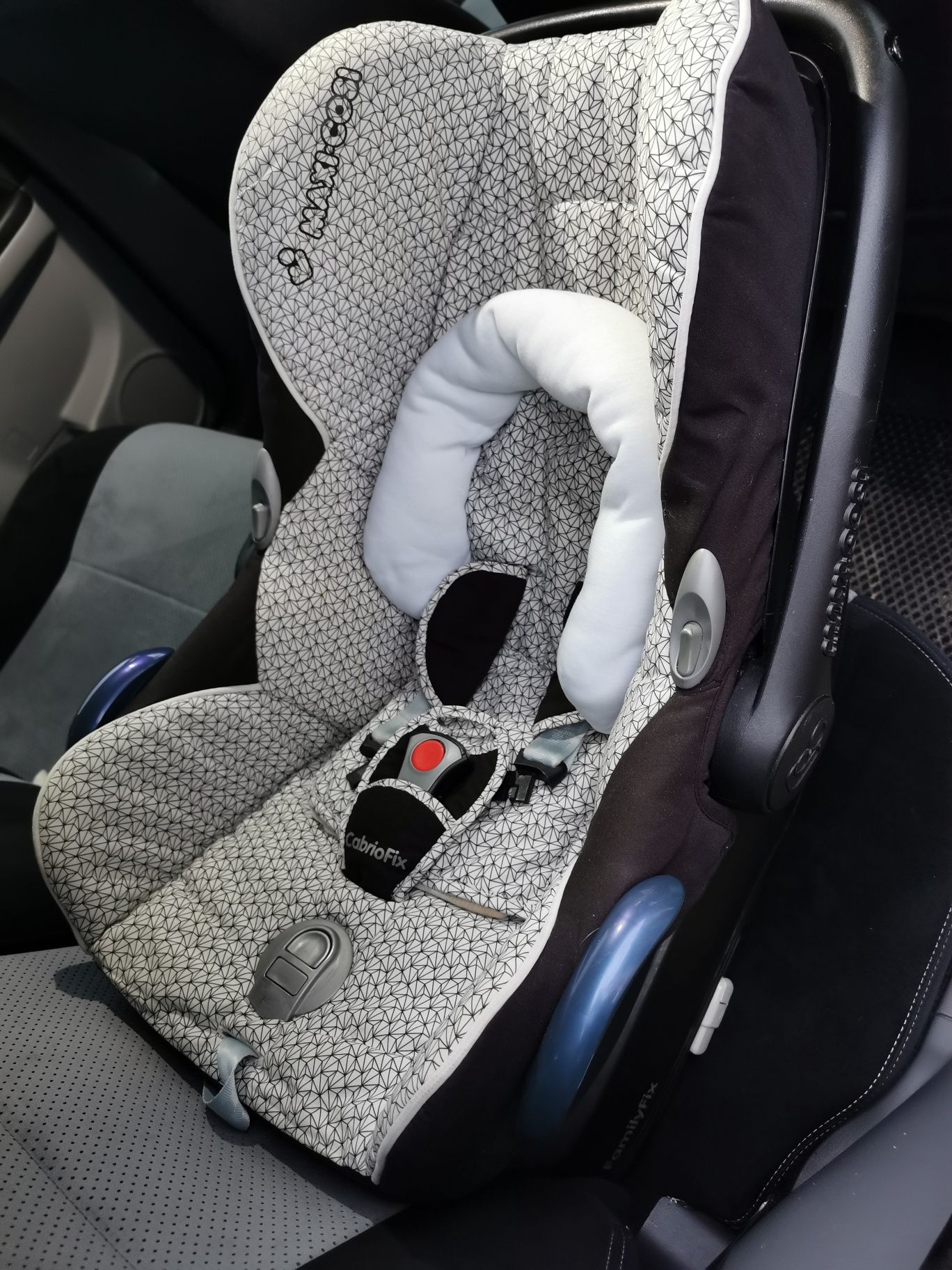 Nosidełko fotelik Maxi Cosi cabriofix plus baza familyfix ISOFIX