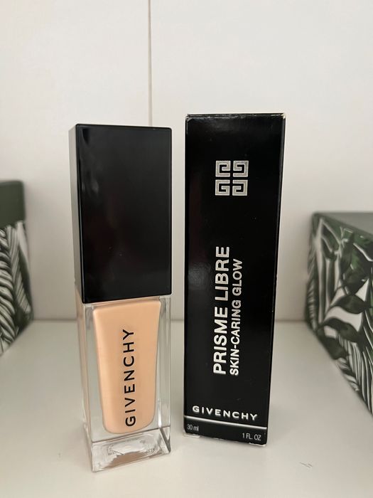 Podkład Givenchy prisme libre glow