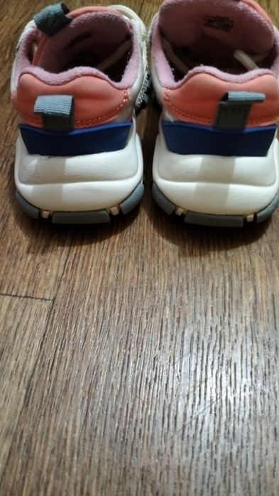 Продам  кросівки 27р Zara