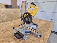 Piła ukośnica Dewalt DWS774QS