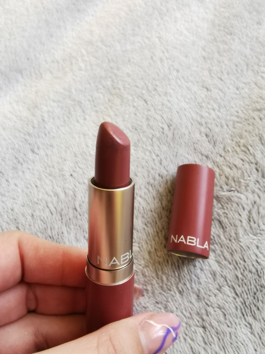 Szminka Nabla kolor Platinum