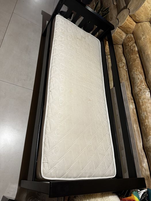 Ліжко односпальне