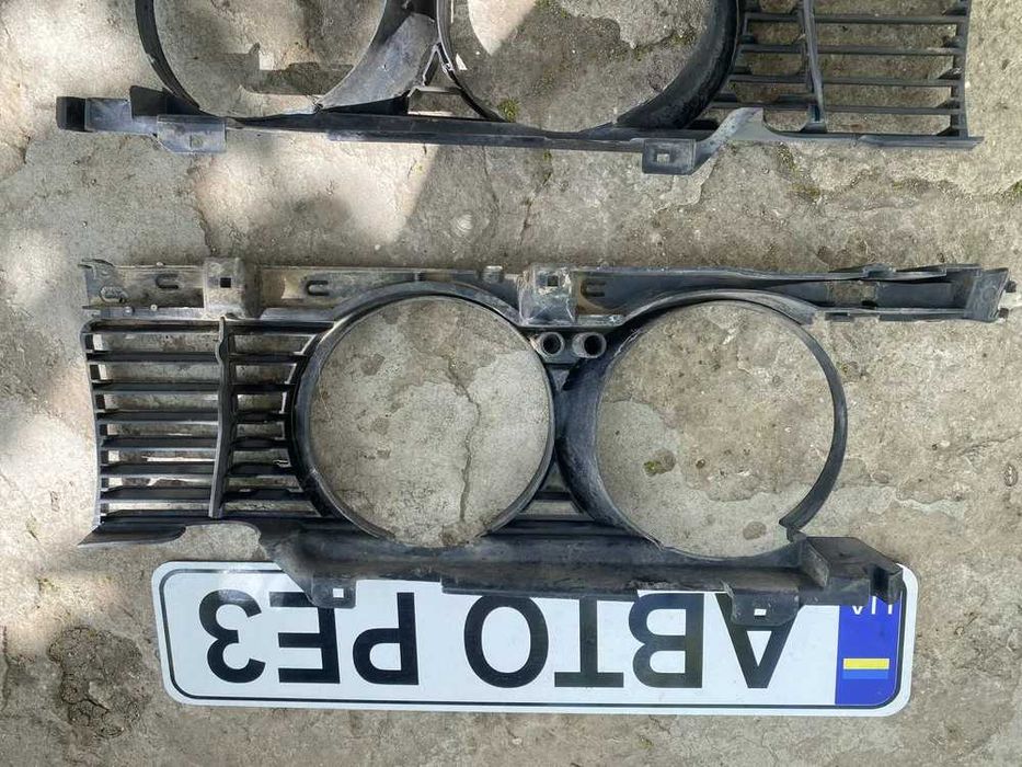 Решітка радіатора бмв е34 права