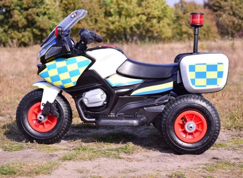 Motor policyjny z kogutem , Pompowane koła, dźwięki, 2 silniki ZAK2077