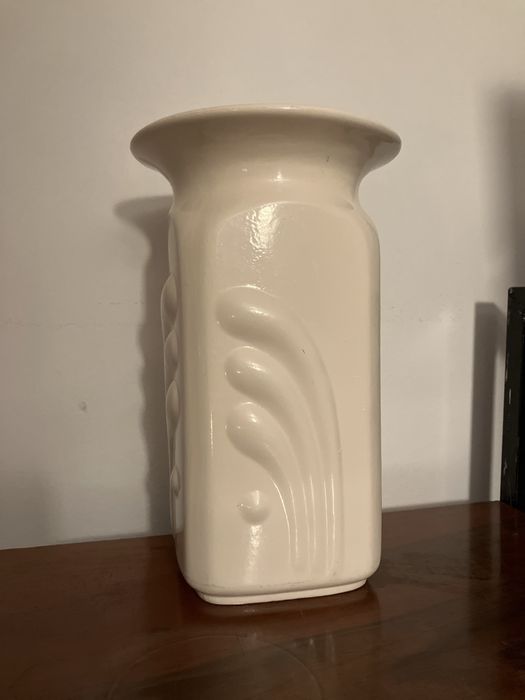 Wazon biały porcelanowy szkliwony kość słoniowa duży 27 cm zdobiony