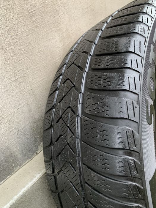 Зимова резина Pirellii 245/45/r18 2020 року