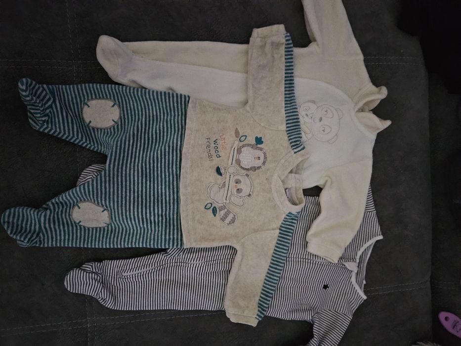 Одяг для немовля 0-3 місяці . В пологовий.(6 одиниць)