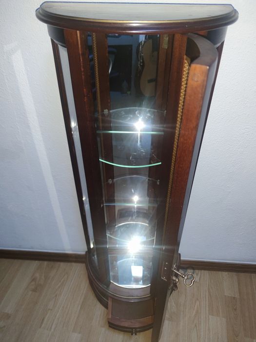 Vitrine / Cristaleira em madeira