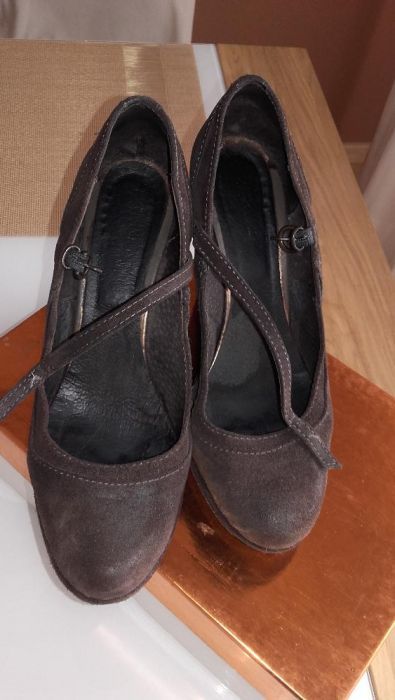 Półbuty na koturnie skóra 37