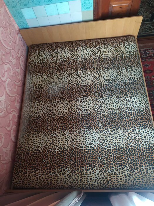 Двоспальне ліжко