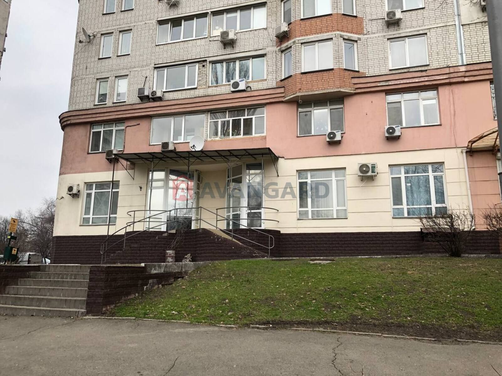 Продаж комерційного приміщення 217 м2  Амосова 4