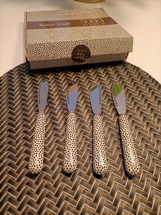 Facas lindas para manteiga ou patê