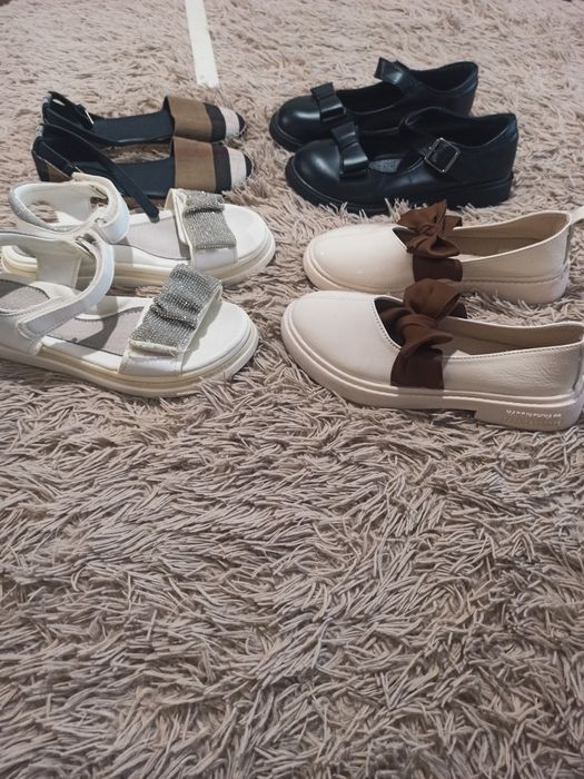 Взуття на дівчинку