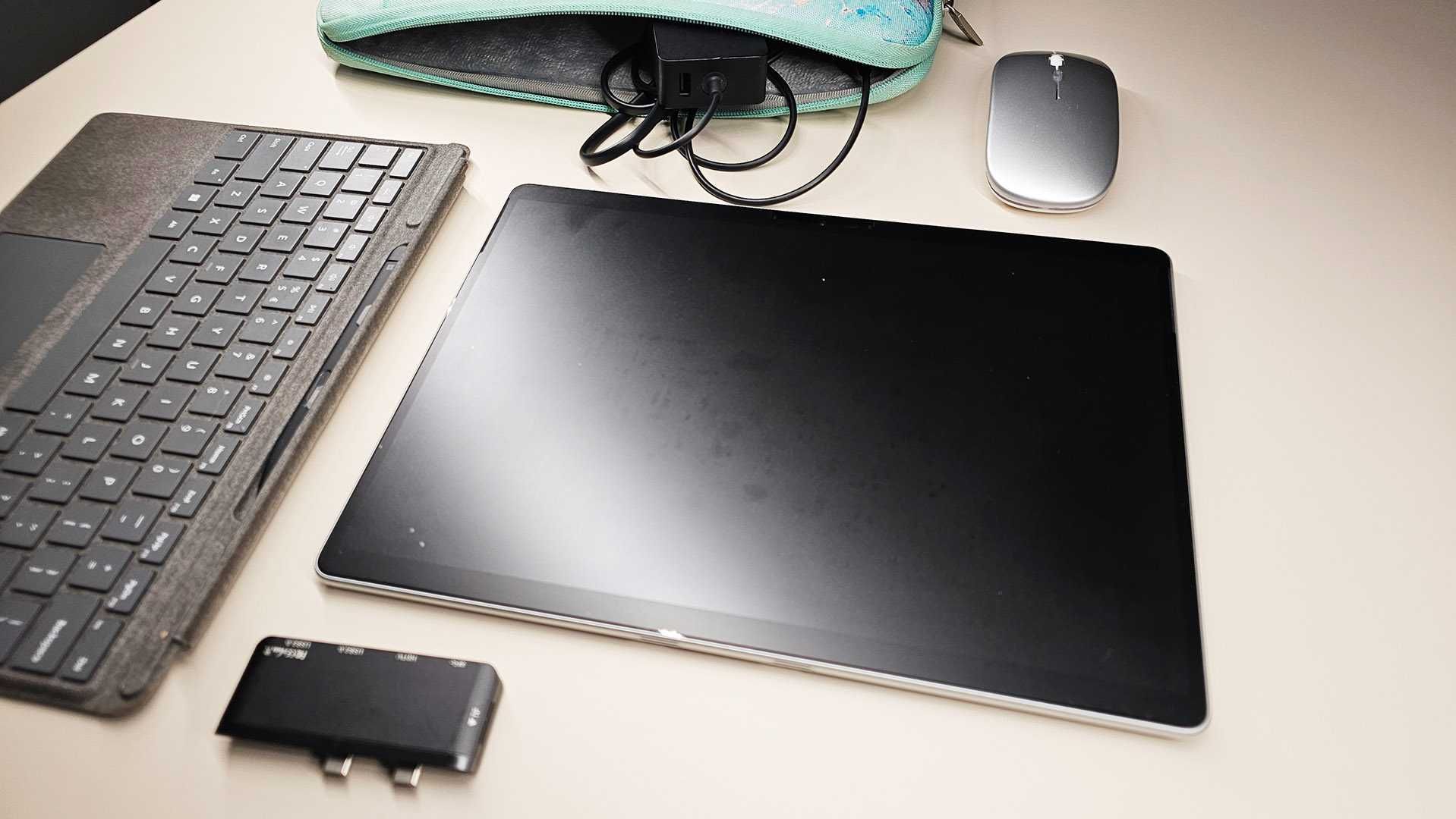 Microsoft Surface Pro 9 Intel Core i5-1235U / 8GB RAM / 256GB SSD