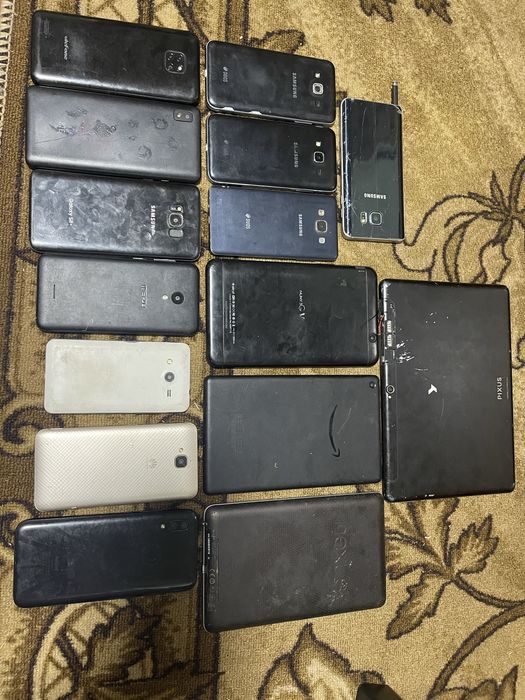 Продаю телефони лотом або по одному на відновлення або на донорів