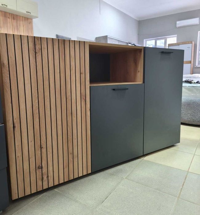 Комод на полиці (довжина 135,висота 83)