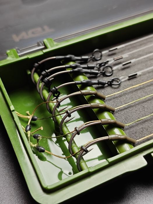 Przypony karpiowe 8 sztuk Blow Back Rig #4 Ronnie Rig w piorniku