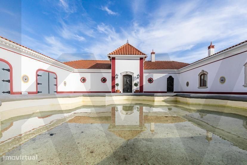 Herdade de luxo com 36 ha ,um palacete , 2 moradias, 3 piscinas, 2 arm