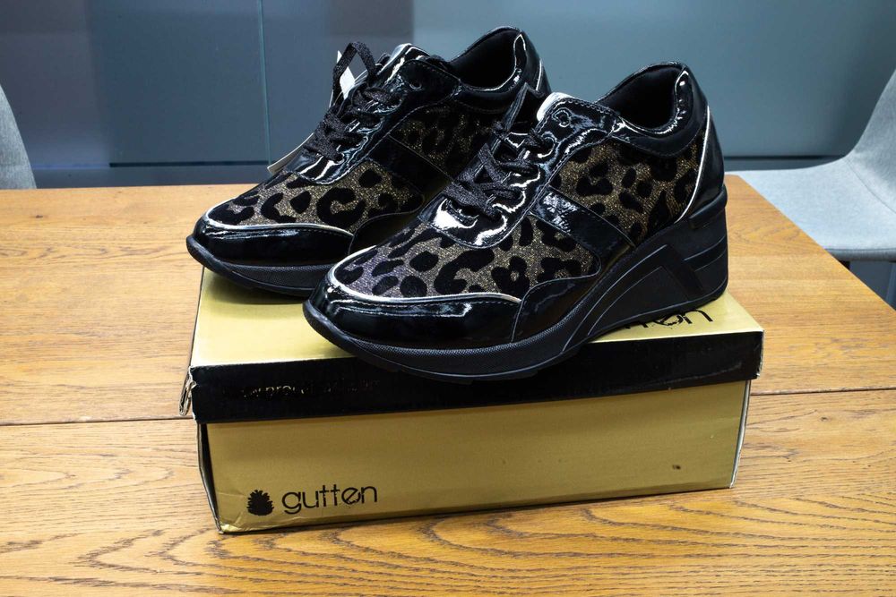 Sapatilha Feminina Preta c/ dourado