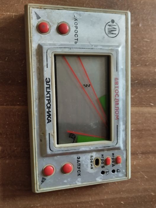 Автослалом Електроніка Электроника ігра на екрані вінтажна приставка.