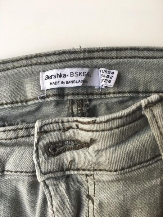 Calças de ganga verde tropa