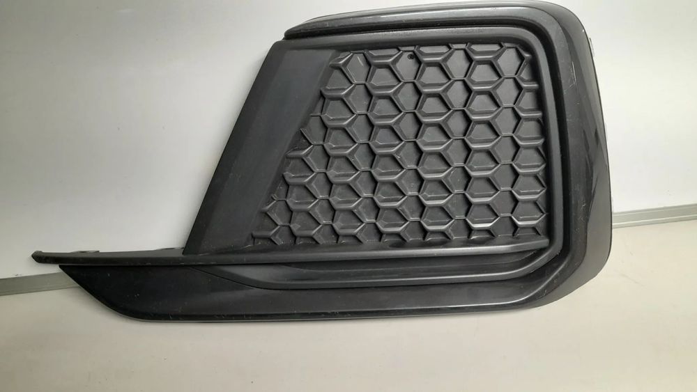 AUDI A1 S-LINE KRATKA ZAŚLEPKA LEWA ZDERZAKA PRZÓD 82A807681E