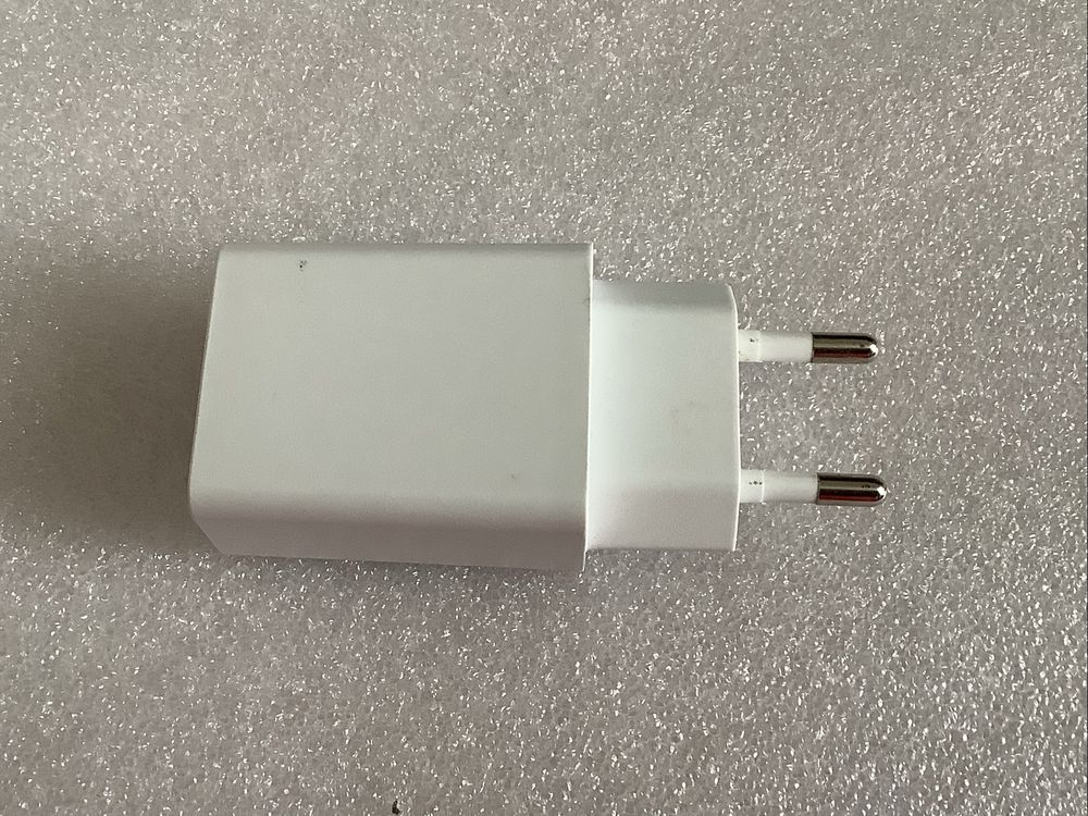 Adaptador AC - Carregador USB 5V , 2.0A