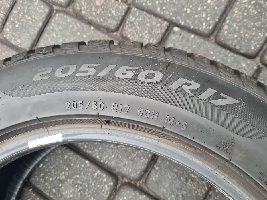 Opony Pirelli Sottozero 3 - 205/60/17