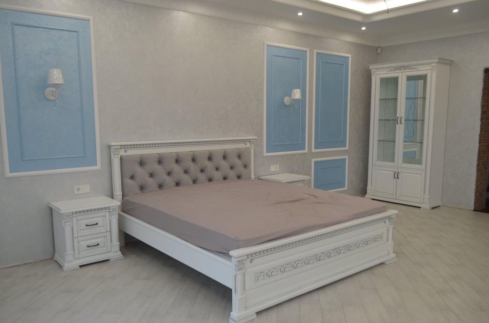 Ліжко з дерева ясен