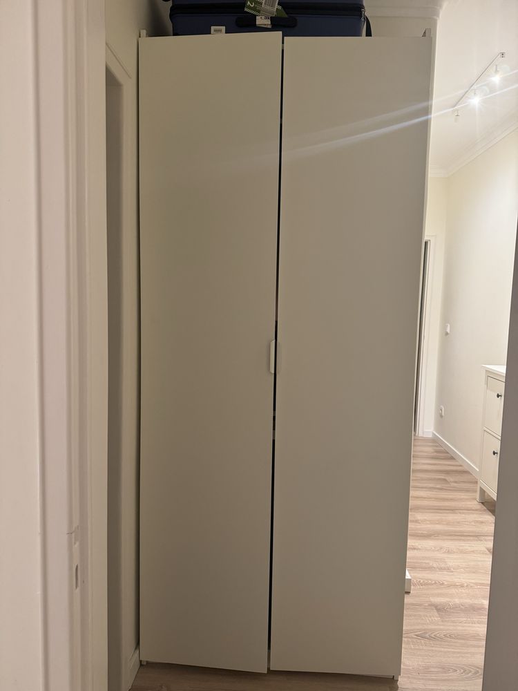 Guarda fatos Ikea com suporte camisas, calcas e joias como novo