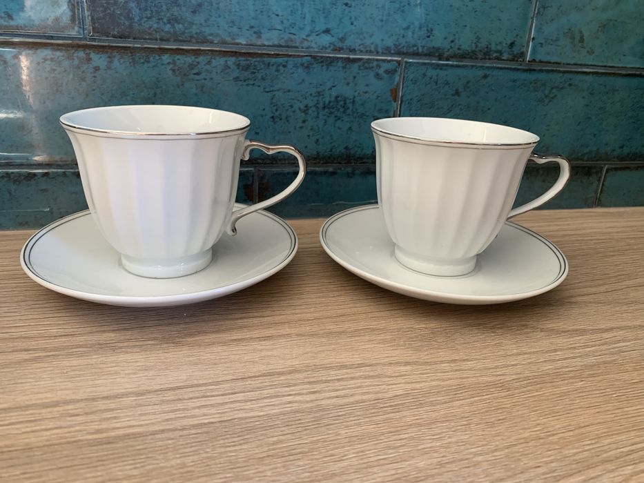 Filiżanki biale-srebrne 2 szt