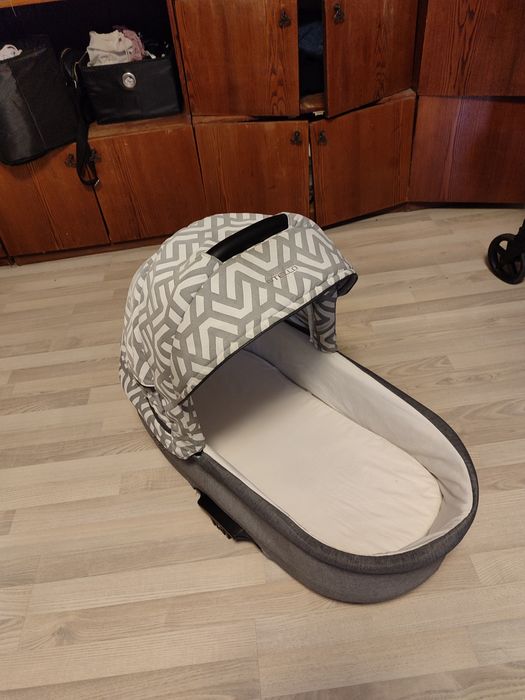 Продам коляску 2в1