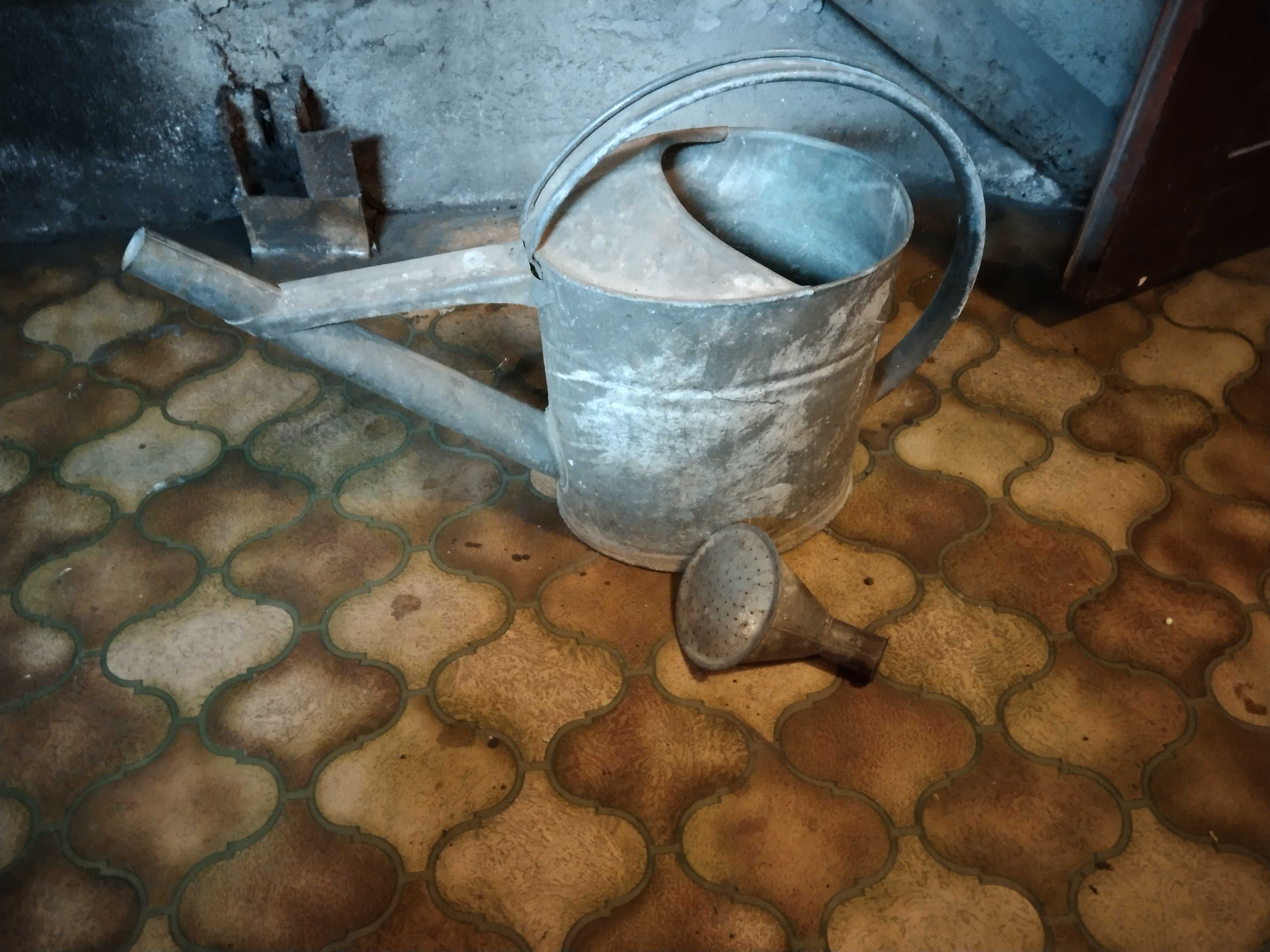 Stara konewka metalowa