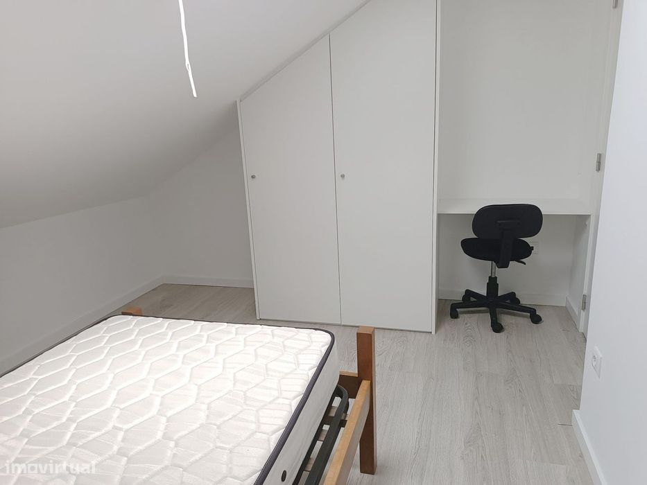 Quarto para rapariga em Coimbra (Bairro Norton de Matos)