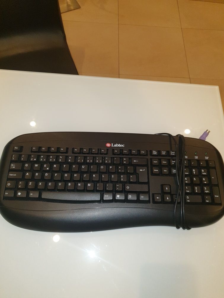 Teclado Preto Semi-novo