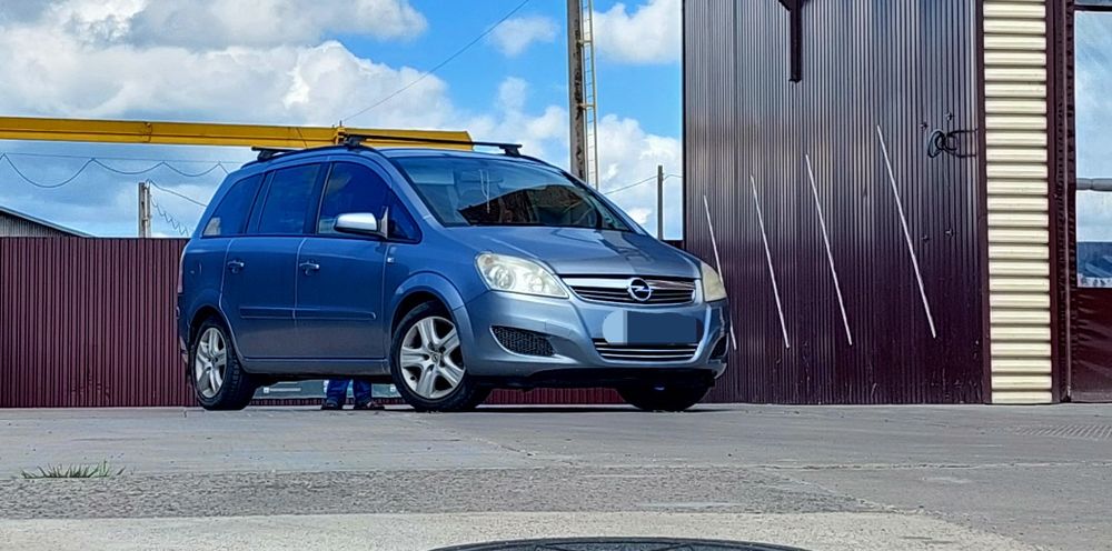 Машина,авто,мінівенOpel Zafira B авто для сім'ї та роботи