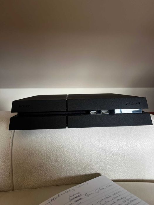 PlayStation 4 500GB Modelo FAT + 1 Comando Original – Tudo a funcionar