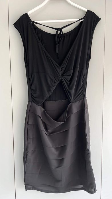 Vestido com Costas Livres e Flores