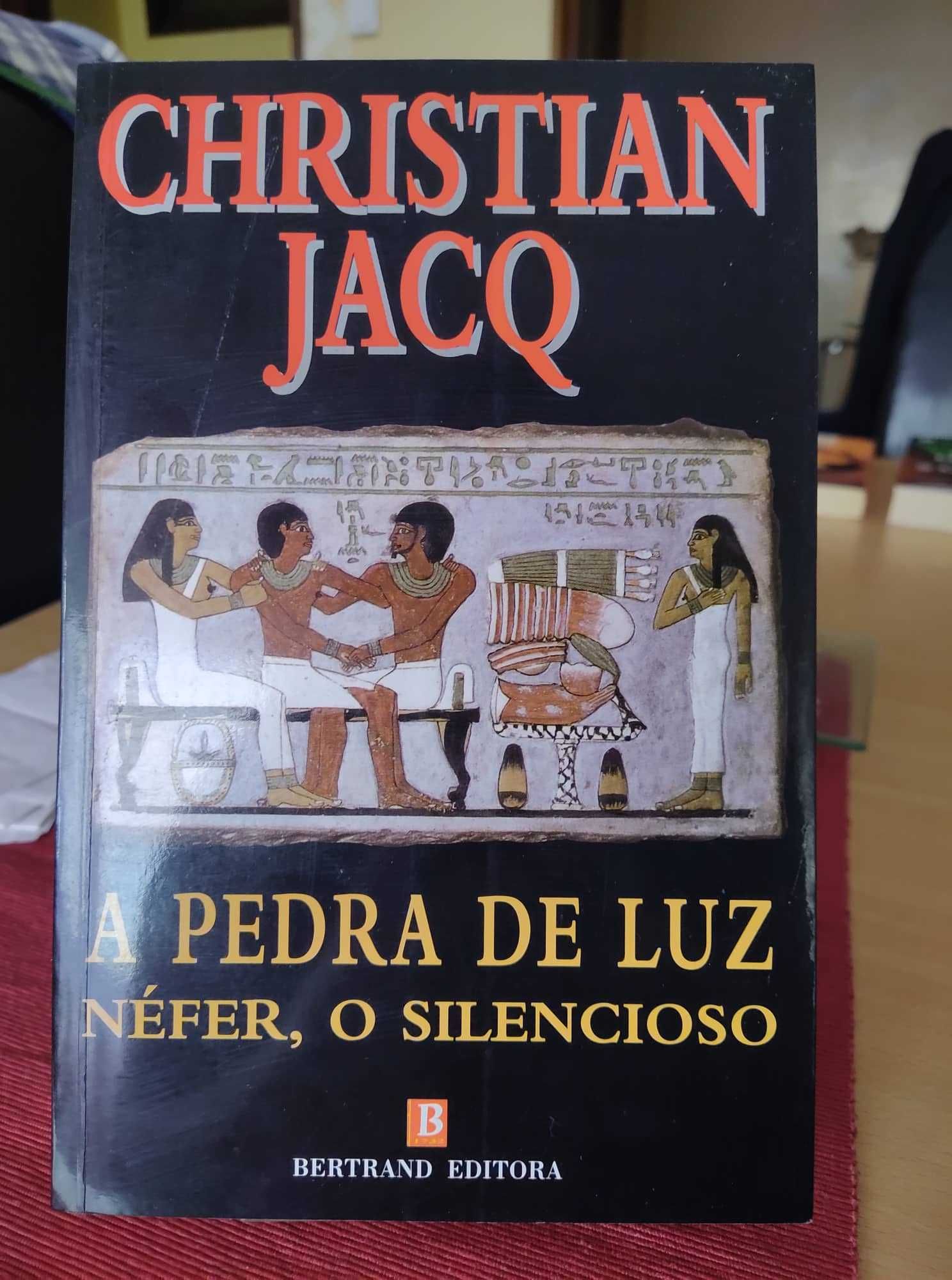 Livro “A pedra de luz - Néfer, o silencioso”