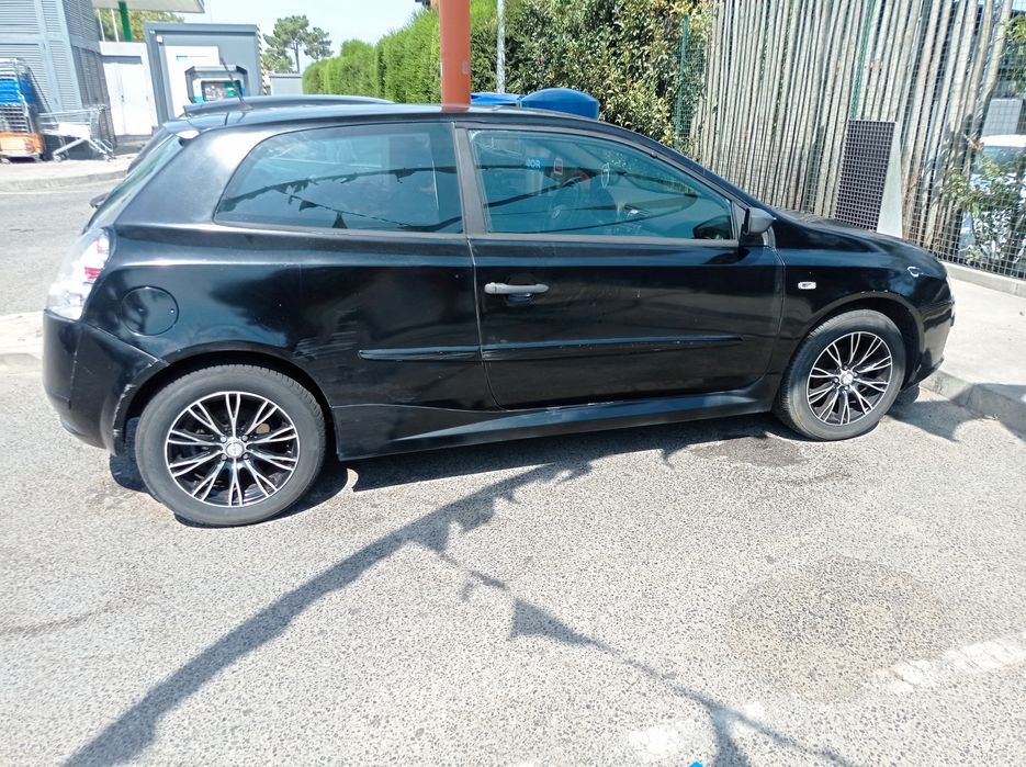 Fiat stilo ,2003 ,gasolina , 1200€