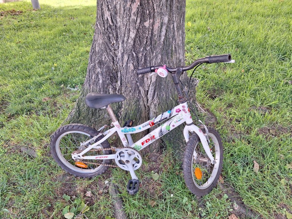 Bicicleta velha de crianca