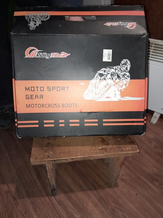 Продам мотоботи.