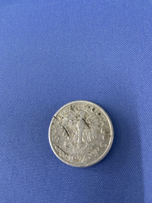 Moneta 2 zł z jagodami z 1974 roku